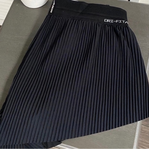 NEW WITH TAGS  NIKE AEROSWIFT Womens Racing Shorts Size Small NWT - Picture 5 of 10
